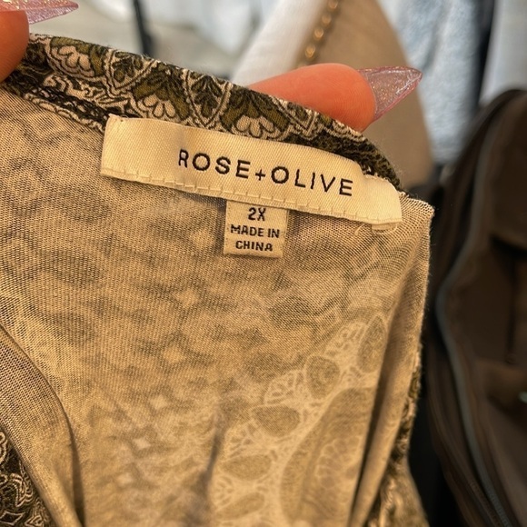 Rose + Olive Geometric Medallion Plus Size Top w/ Blouson Accent 2X - Picture 2 of 5